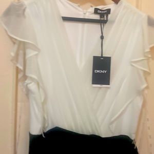 A modern style black and white flowery dress/size 10